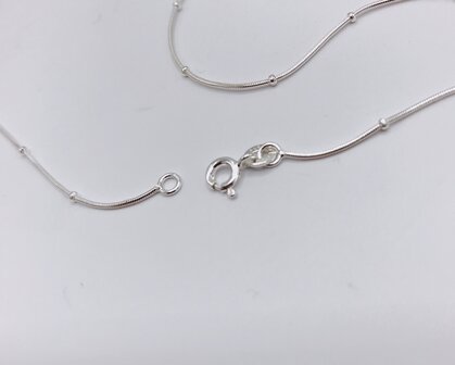 gladde ronde ketting met bolletjes