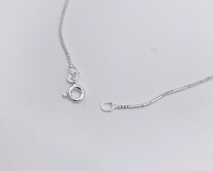 snake ketting met gegraveerde stukjes tussen