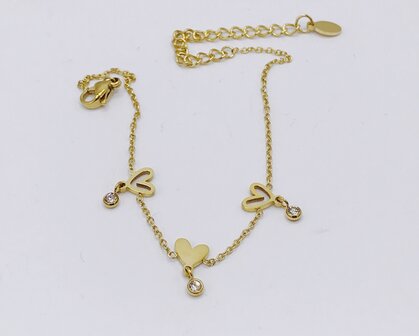 armbandje met 3 hartjes aan