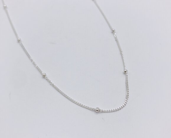 fijne gourmet ketting met bolletjes tussen