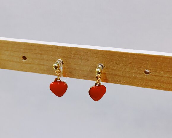 Candy heart clip on 