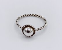 ring getorste draad met bolletje ring getorste draad met bolletje