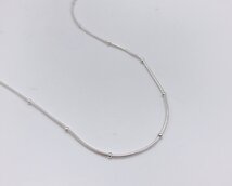 gladde ronde ketting met bolletjes