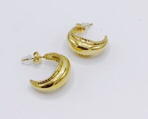 creolen met opengewerkte zijkant